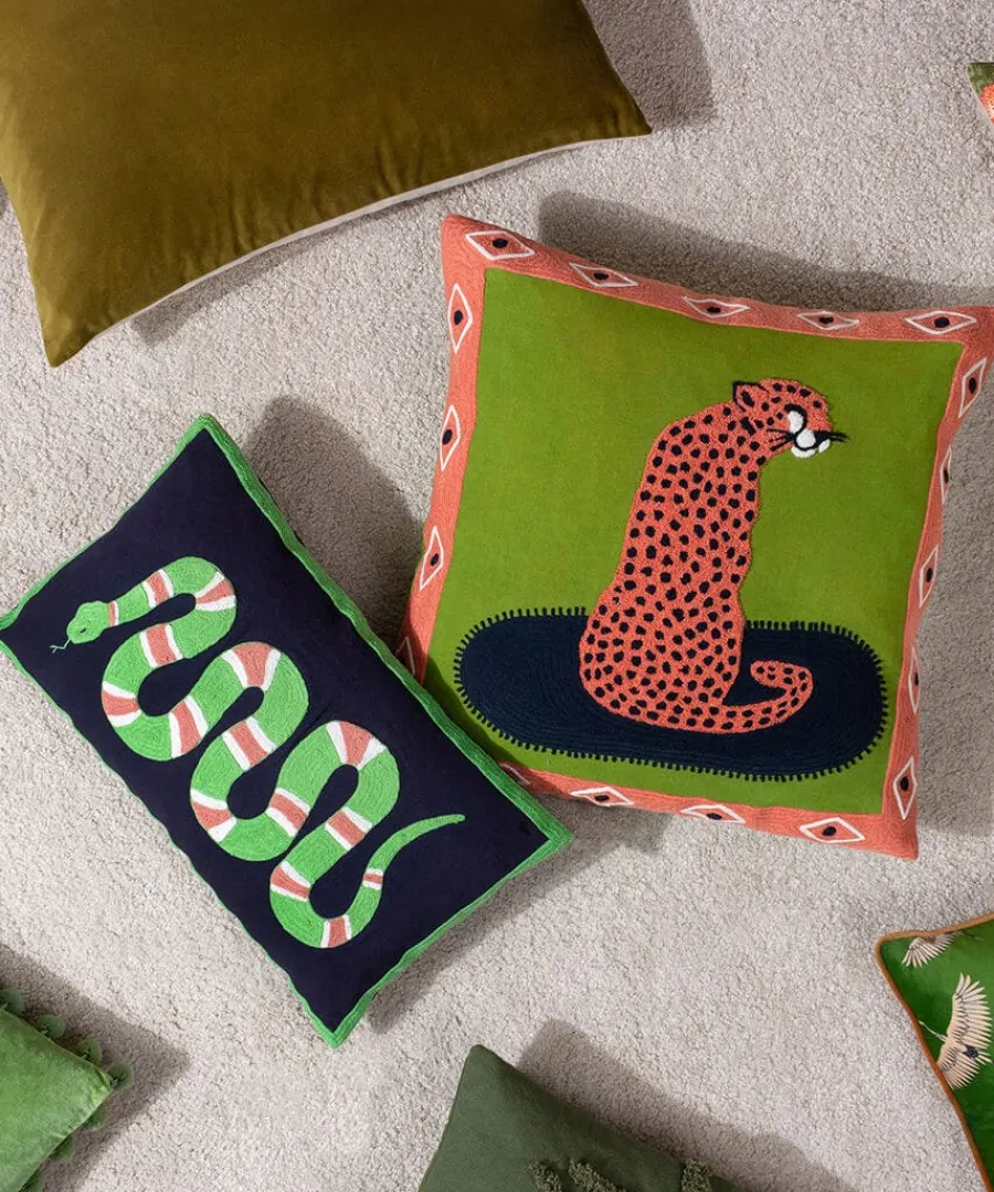 bright_and_bold_cheetah_c_4.webp Flash Sale Joe Browns Bright And Bold Cheetah Cushion Coral