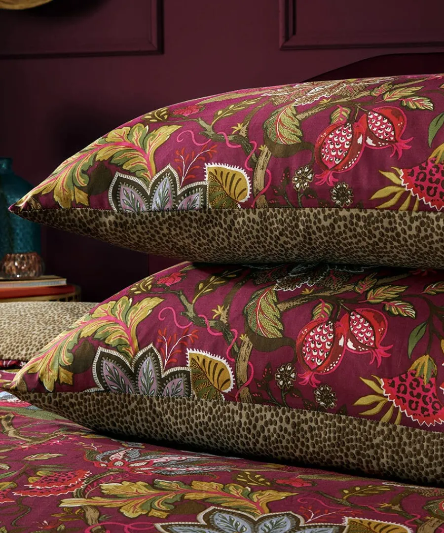 cerise_savanna_leopard_fl_1.webp Cheap Joe Browns Savanna Leopard Florals Cotton Slub Reversible Duvet Set Cerise