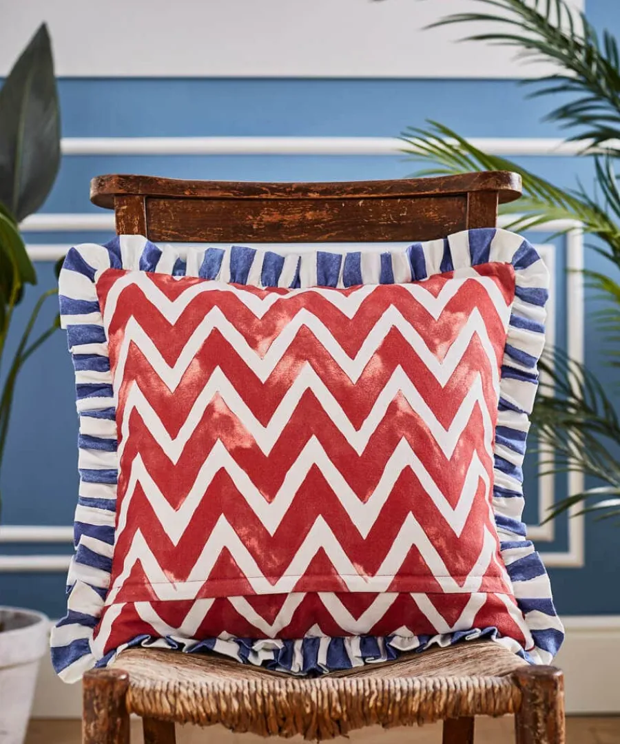 floral_vivid_vase_reversi_2-1.webp Clearance Joe Browns Floral Vivid Vase Reversible Cushion Blue