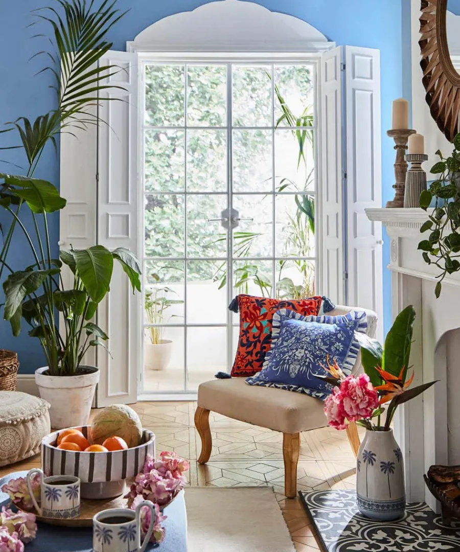 floral_vivid_vase_reversi_4-1.webp Clearance Joe Browns Floral Vivid Vase Reversible Cushion Blue